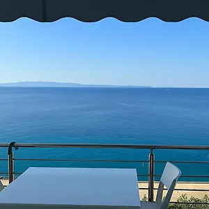 Apartment Blue Sea, Qeparo